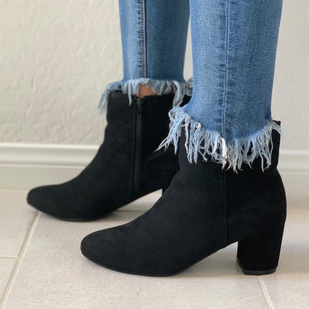 NIB Black Kitten Block Heel Ankle Chelsea Booties - Picture 2 of 8